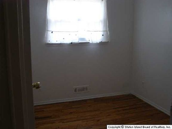 4th image of 25 Downey Pl