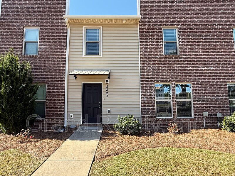 1st image of 4423 Village Oak Ln
