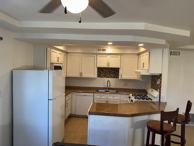 7000 Saranac St #9 — Photo 7