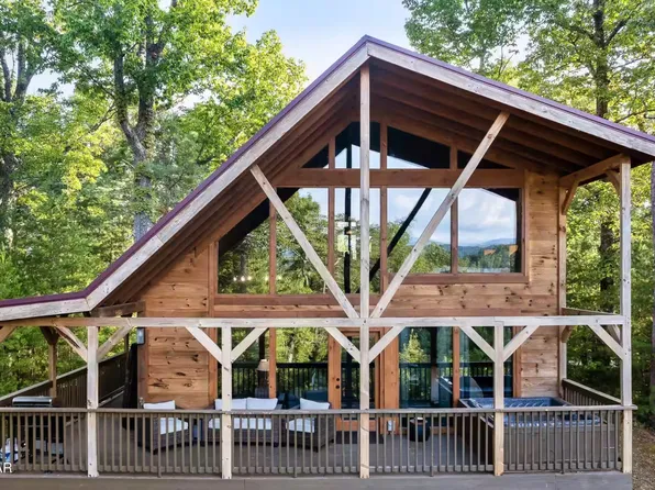 4225 Dollys Dr, Sevierville, TN 37876