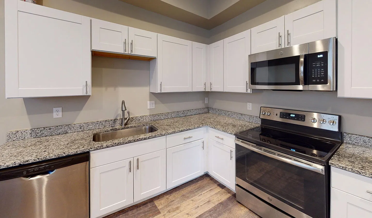 3 bed, 3.0 bath, $1,915 — Photo 3