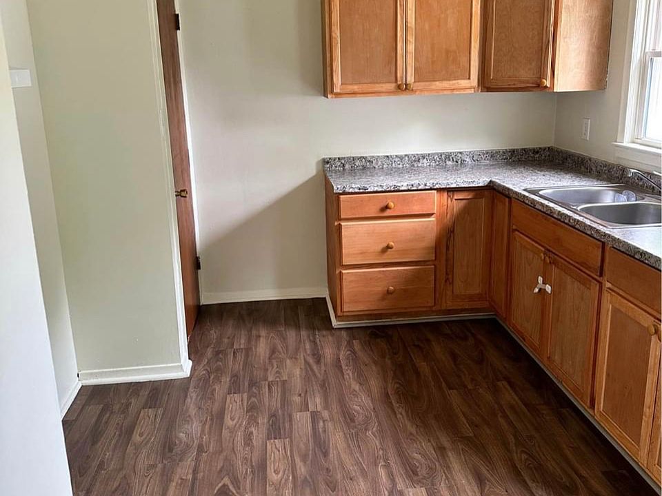 2nd image of 1201 Barney Ave