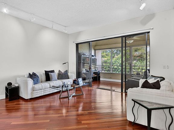 5th image of 7535 La Paz Boulevard #301