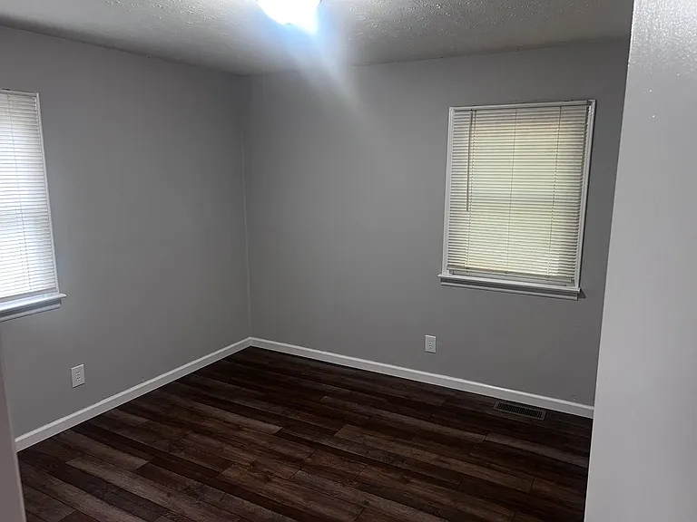 Poplar Cir — Photo 7