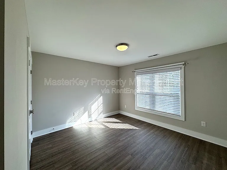102 N Dunn St — Photo 10