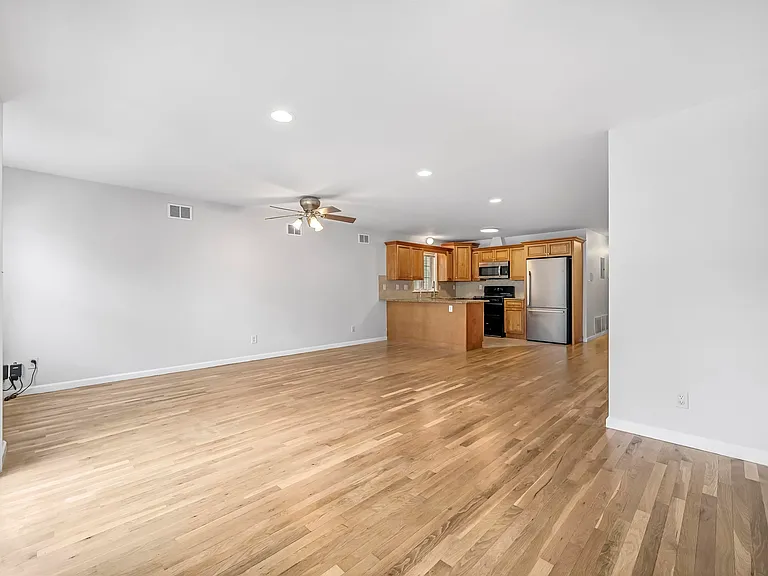 3 Montrose Ave #2 — Photo 3