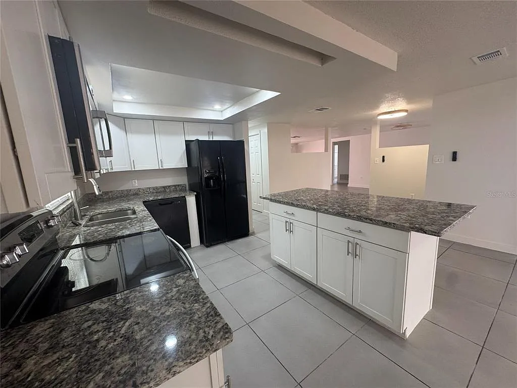 2 bed, 2.0 bath, 1389 sqft, $1,550 — Photo 3