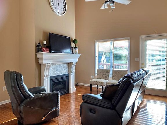 5th image of 233 Kensington Ct