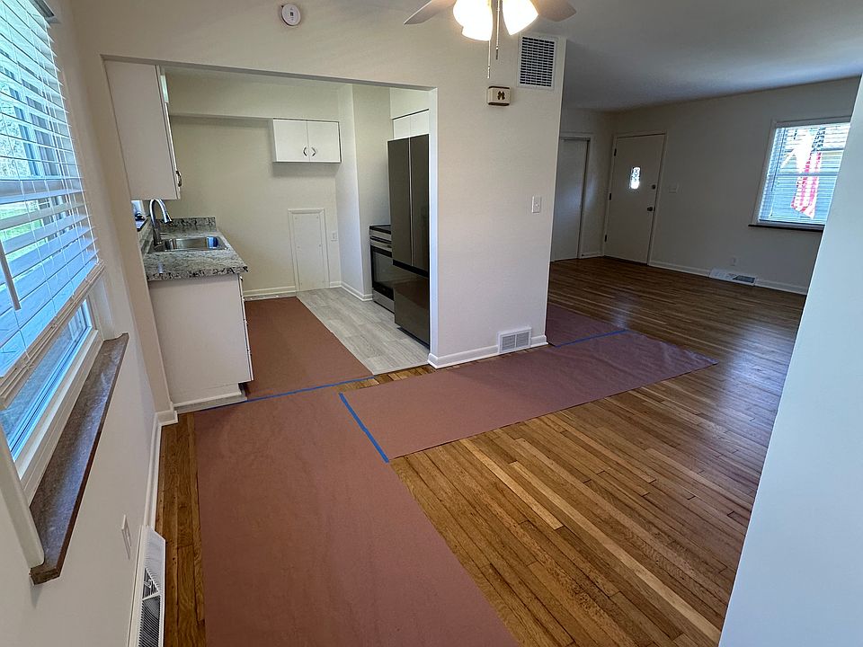 1st image of 295 Granville St #295