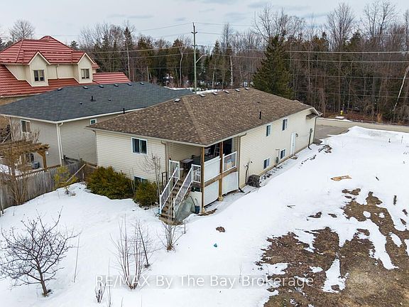 4th image of 409 Robinson Rd