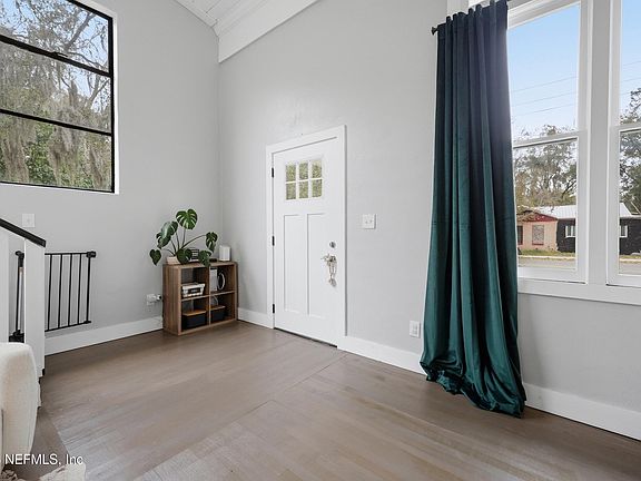 4th image of 101 BROWNING Avenue