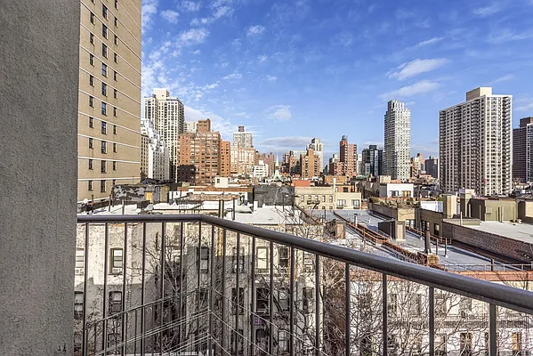 Sold by Nest Seekers International | media 10