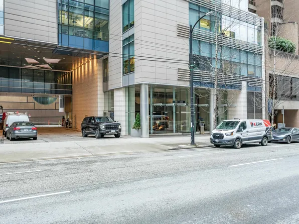 667 Howe St #3002, Vancouver, BC V6C 0B5