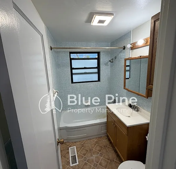 1080 Halsey St — Photo 9
