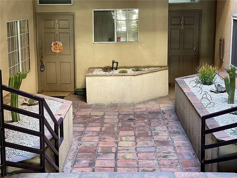 10630 Moorpark St #104 — Photo 48