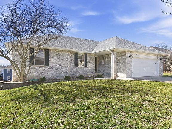 3rd image of 414 W Chestnut Road