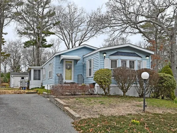 81 Great Hill Dr, West Wareham, MA 02576