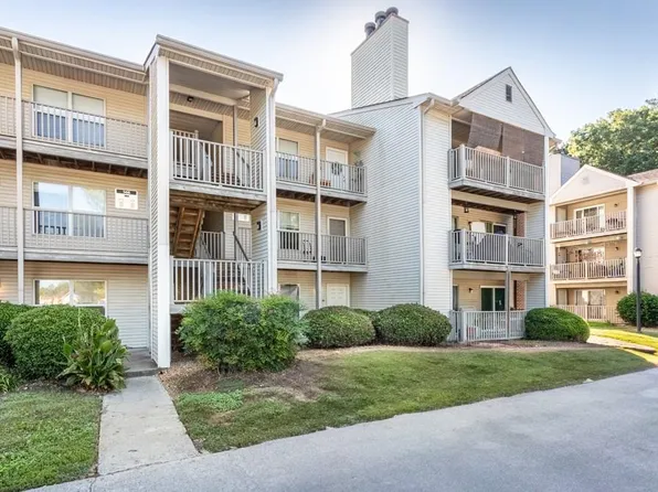 564 Candle Ln APT 302, Newport News, VA 23608