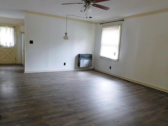3rd image of 243 Parkway Dr