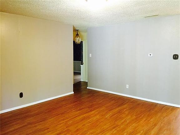 5th image of 12129 Knight Dr