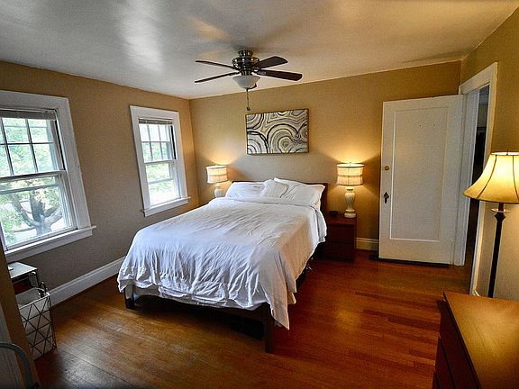 5th image of 240 Castlewood Dr
