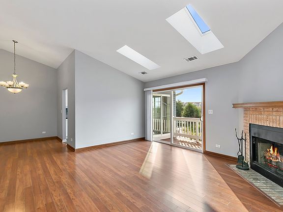 4th image of 299 Ashbury Ct APT 8