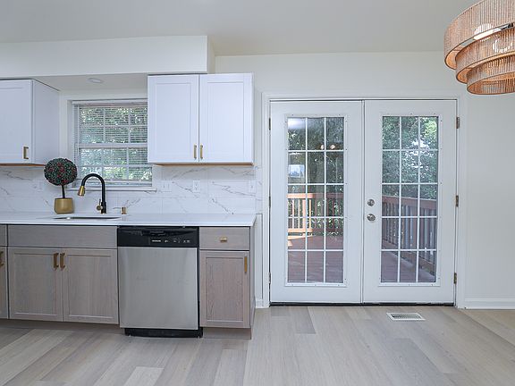 3rd image of 113 Heron Ct