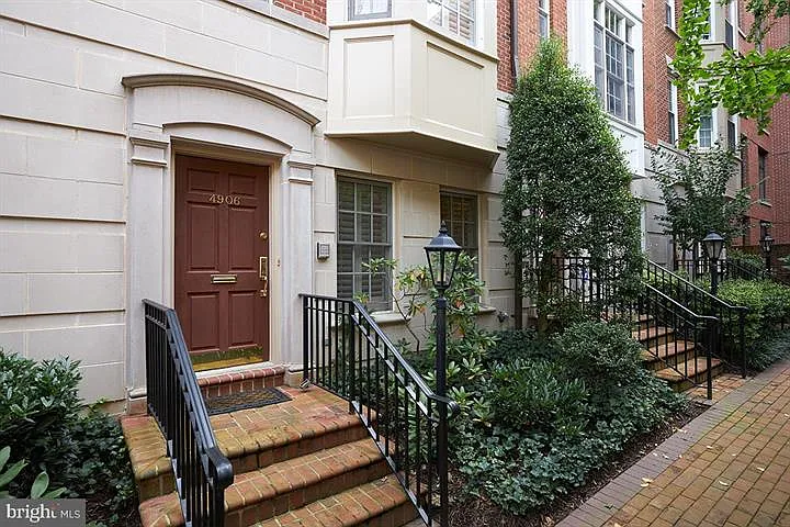 4 bed, 2.5 bath, 2512 sqft, $7,500 — Photo 2