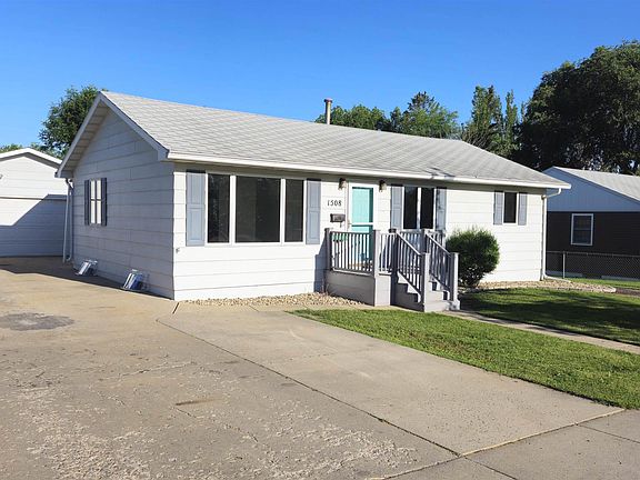 3rd image of 1508 8th St SW