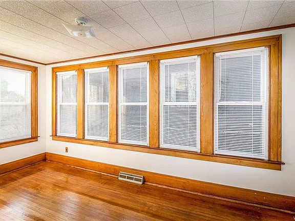 3rd image of 118 Highland Ave