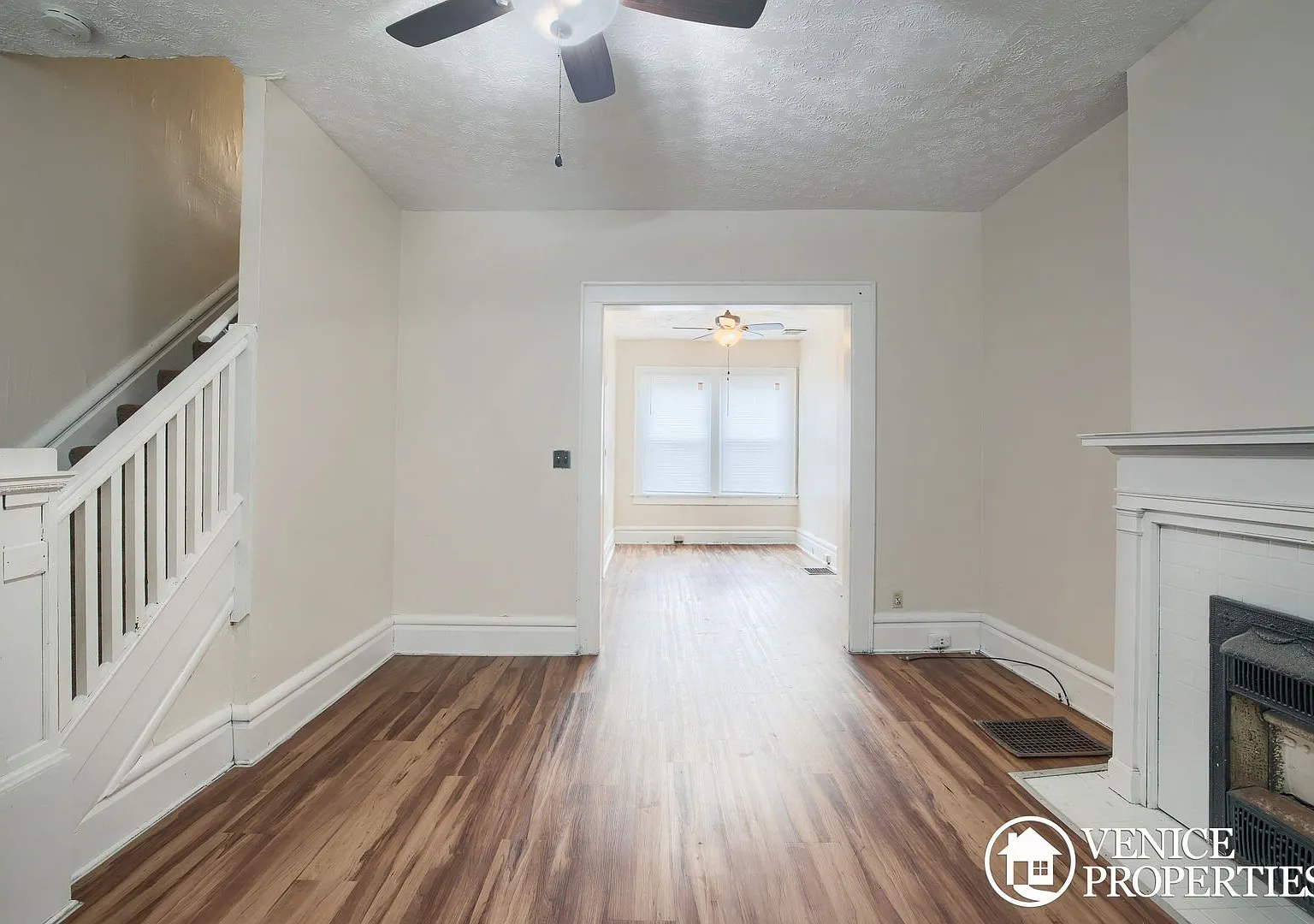 Charming 2BR on Lane and Indiana Avenue — Photo 4