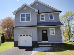 972 Woodmere Dr, Keyport, NJ