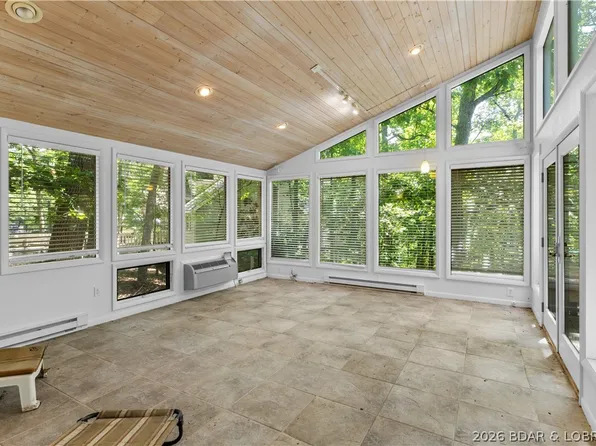 26 Walkers Cay Dr, Osage Beach, MO 65065