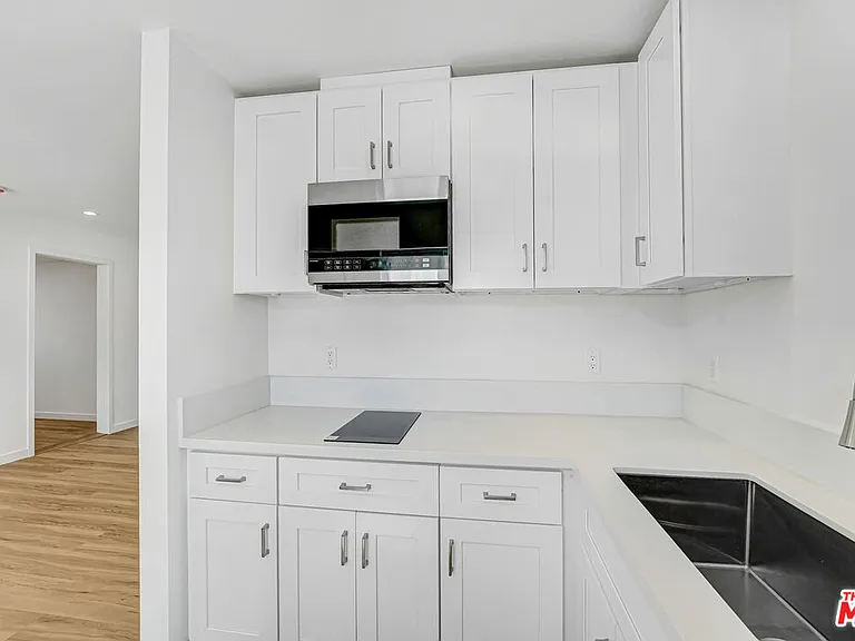 2615 Carmona Ave — Photo 7