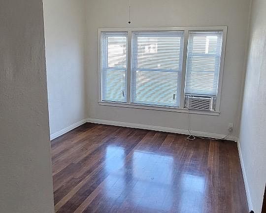 3rd image of 933 W Venice Blvd #3