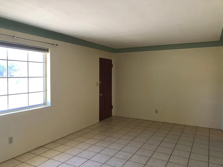749 N Benton Ave — Photo 3