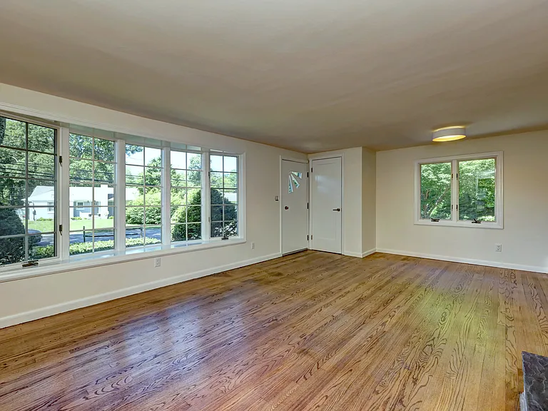 38 Eagle Rd — Photo 2