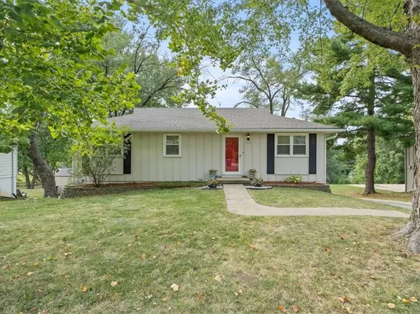 6820 NW Blair Rd, Parkville, MO 64152