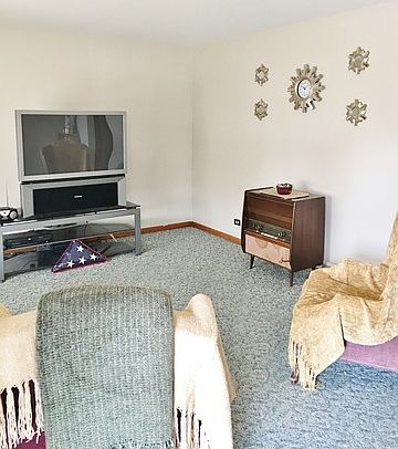 3rd image of 5841 S Narragansett Ave