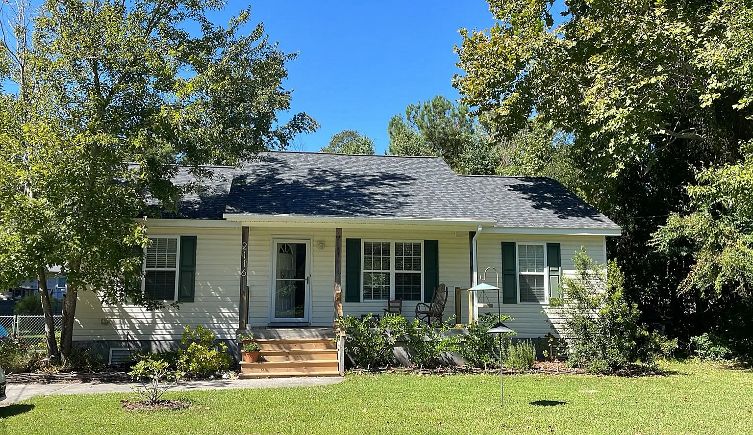3 bed, 1200 sqft, $1,900 — Photo 1