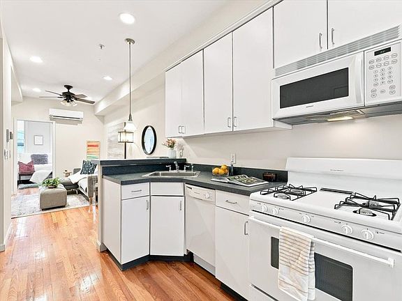 5th image of 358 3rd St APT 3L