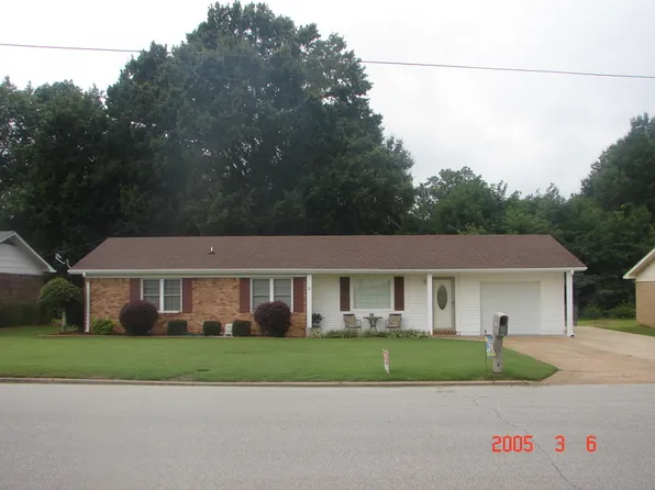 746 Oakview Dr, Trenton, TN 38382