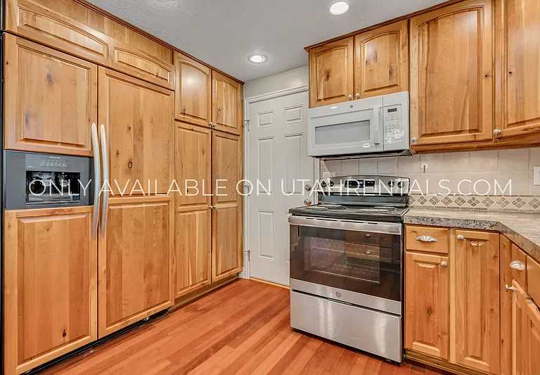 485 E 1150 N #4 — Photo 7