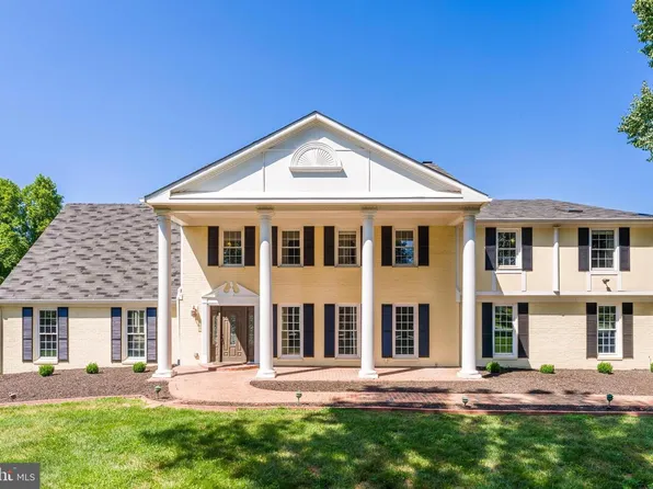 10520 Hunting Crest Ln, Vienna, VA 22182