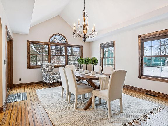 3rd image of 709 Riverside Dr N