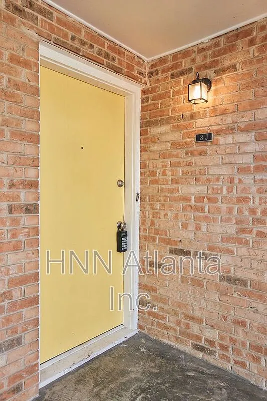 1 bed, 1.0 bath, 763 sqft, $1,195 — Photo 3