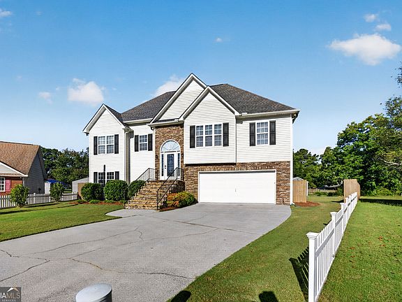 3rd image of 108 Summerfield Way NE