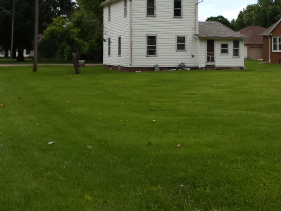 2nd image of 422 W Topeka St