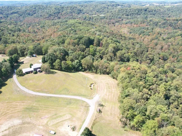 1149 Rosella Dr, Vandergrift, PA 15690
