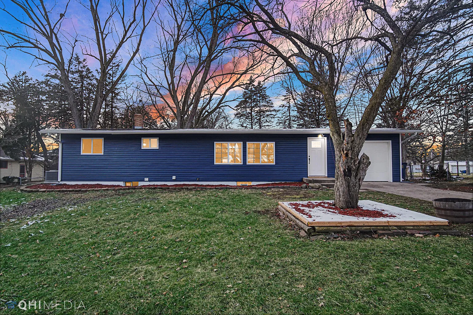 144 Country Club Dr photo 1